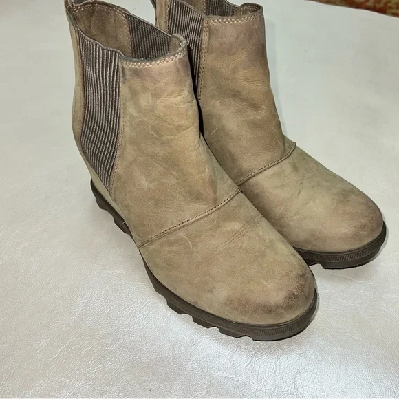 Sorel Joan of Arctic II Chelsea Booties. 8.5 - Picture 3 of 7